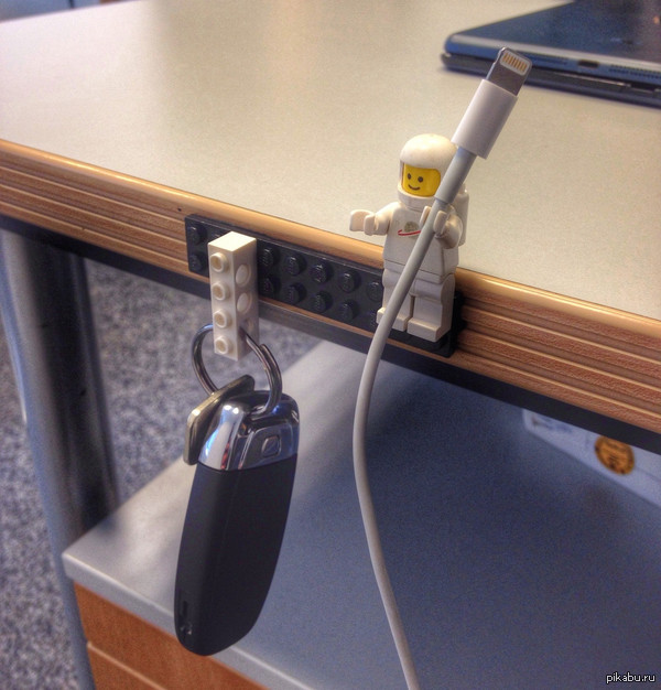 Удобно   lego, lightning connector